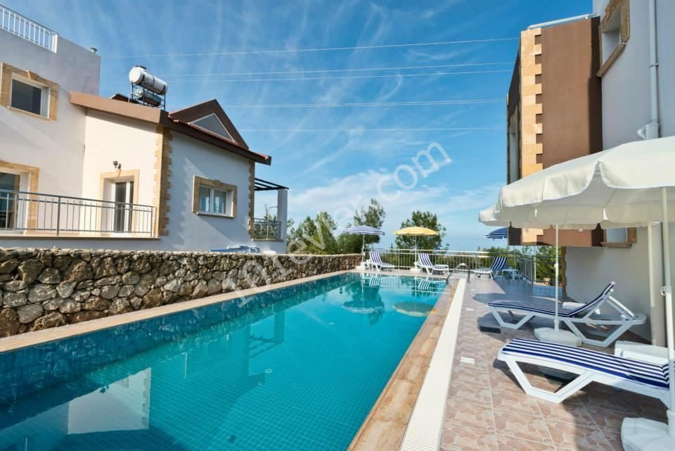 4 + 1 VILLA MIT PRIVATEM POOL ZU VERMIETEN IN KYRENIA CHATALKÖY!!! ** 