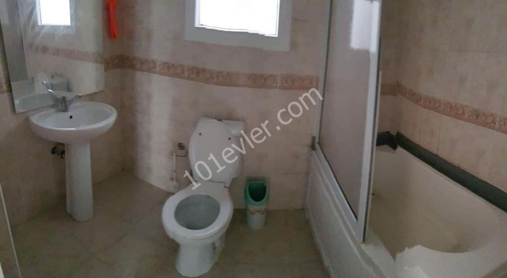 GİRNE BÜYÜK CAMİ AŞAĞISINDA 3+1 EŞYALI DAİRE