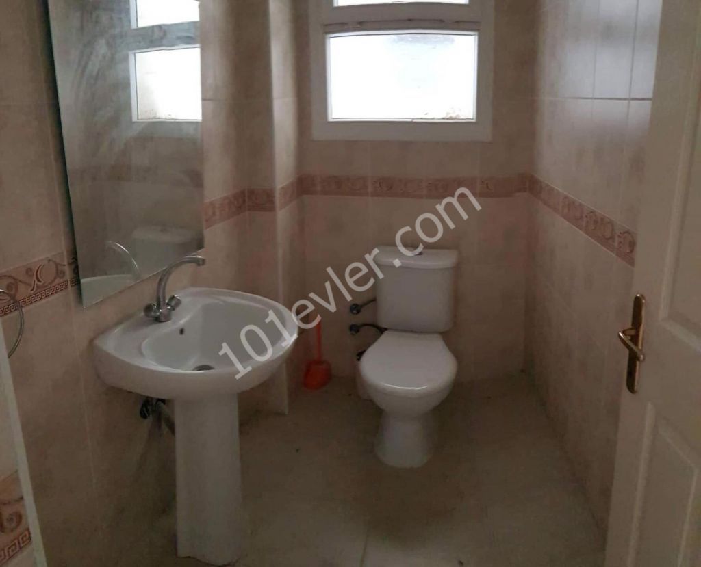 GİRNE BÜYÜK CAMİ AŞAĞISINDA 3+1 EŞYALI DAİRE