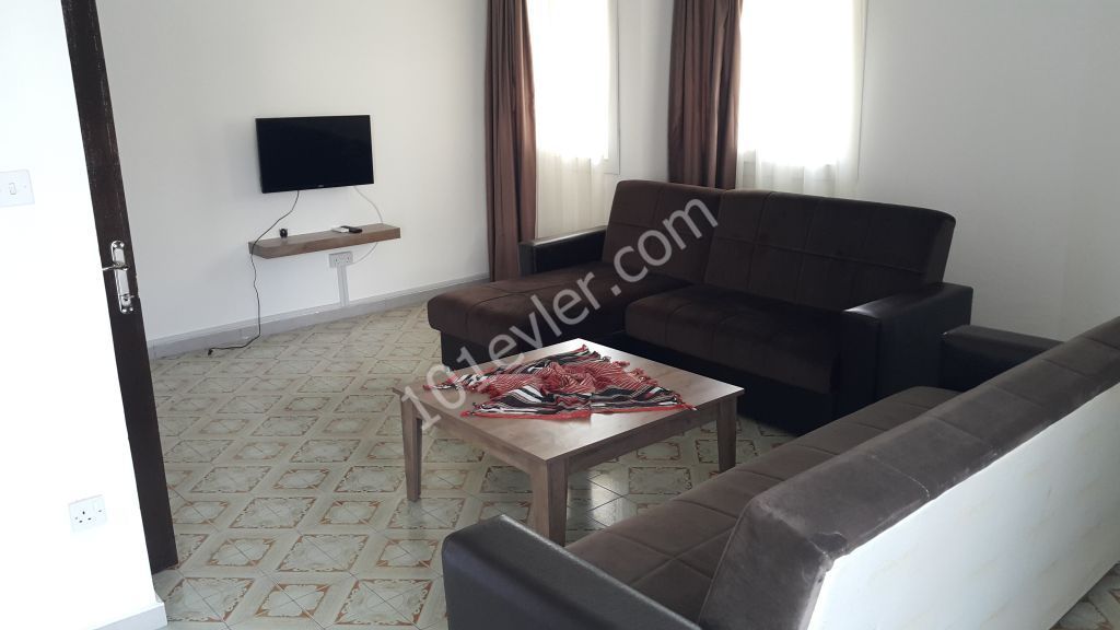 LEFKOŞA DEREBOYUNDA ÇOK GENİŞ, OFİS OLMAYA DA MÜSAİT 3+1 DAİRE!