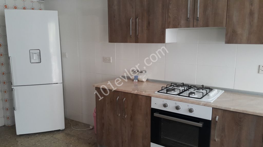 LEFKOŞA DEREBOYUNDA ÇOK GENİŞ, OFİS OLMAYA DA MÜSAİT 3+1 DAİRE!