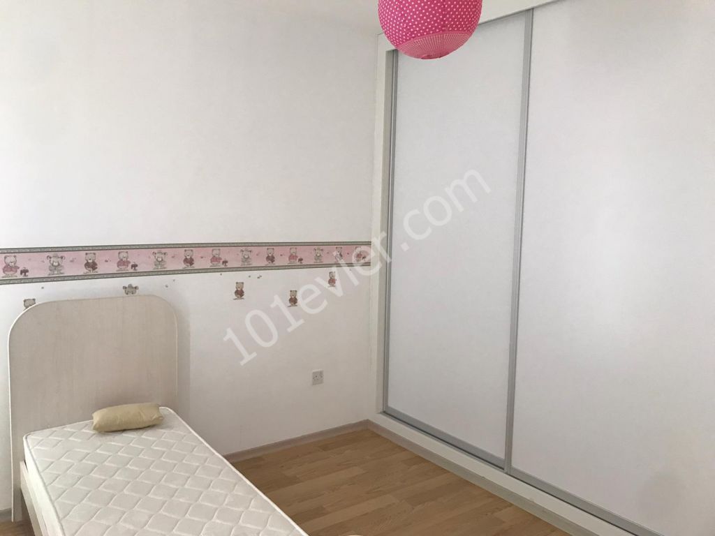 ALSANCAK'TA ÇOK BAKIMLI, HAVUZLU SİTEDE FULL EŞYALI 3+1 DAİRE!!!