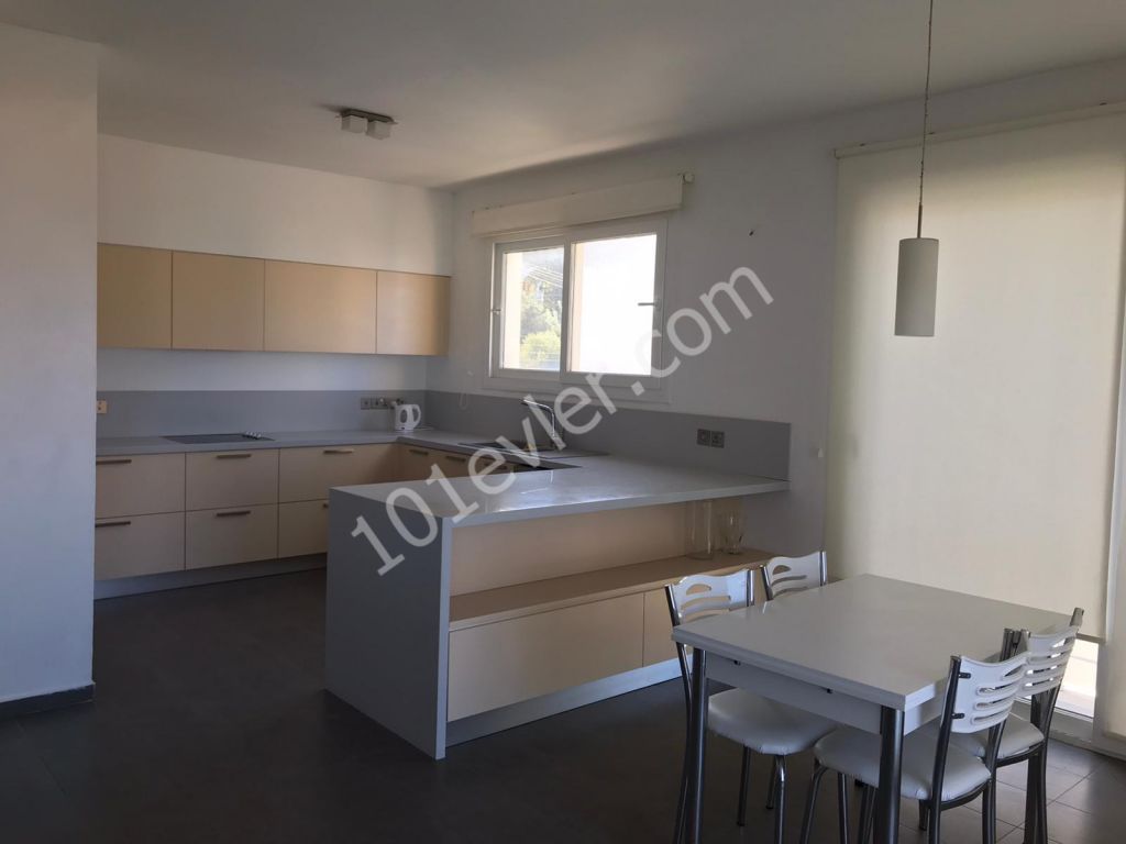 Flat To Rent in Alsancak, Kyrenia