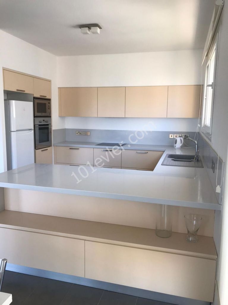 ALSANCAK'TA ÇOK BAKIMLI, HAVUZLU SİTEDE FULL EŞYALI 3+1 DAİRE!!!