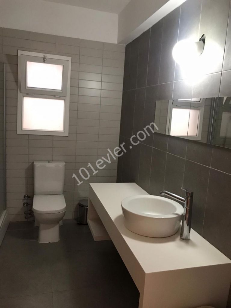 ALSANCAK'TA ÇOK BAKIMLI, HAVUZLU SİTEDE FULL EŞYALI 3+1 DAİRE!!!