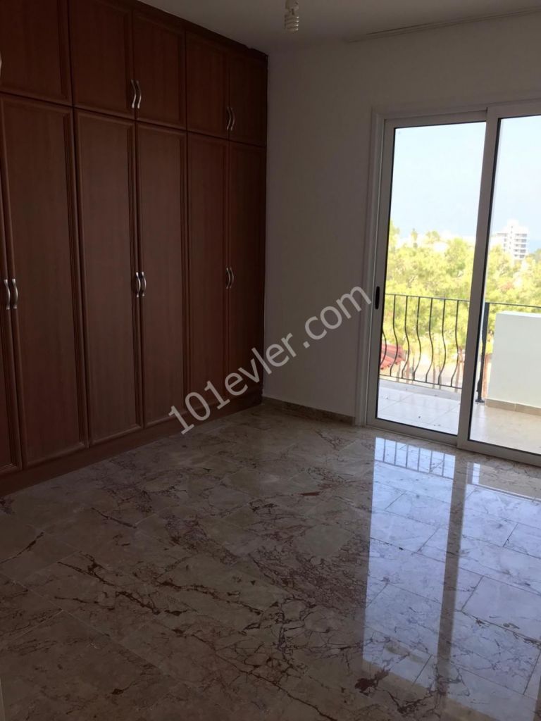 GİRNE ŞOKMAR BÖLGESİNDE 3+1 EŞYASIZ PENTHOUSE!!!