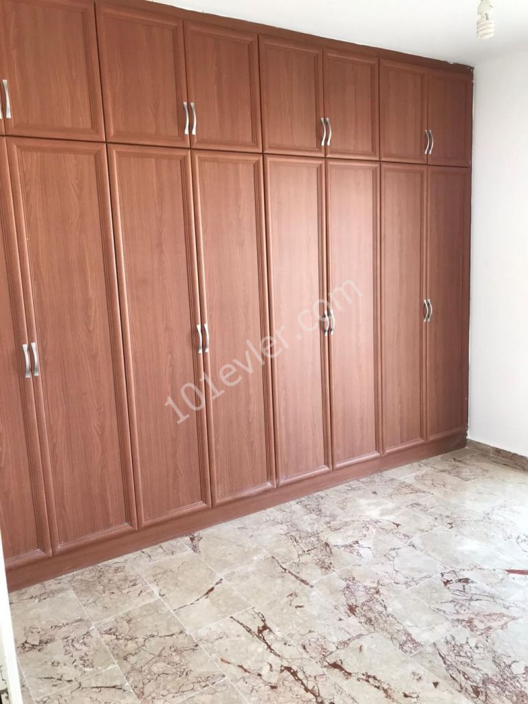 GİRNE ŞOKMAR BÖLGESİNDE 3+1 EŞYASIZ PENTHOUSE!!!