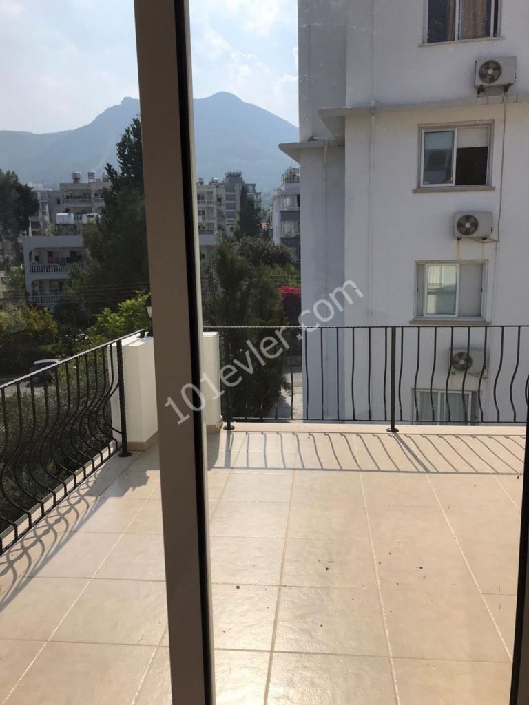 GİRNE ŞOKMAR BÖLGESİNDE 3+1 EŞYASIZ PENTHOUSE!!!