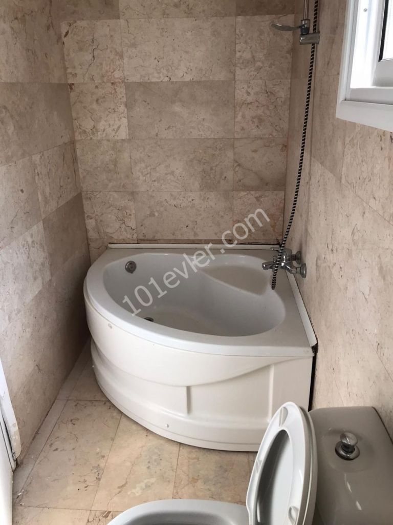 GİRNE ŞOKMAR BÖLGESİNDE 3+1 EŞYASIZ PENTHOUSE!!!