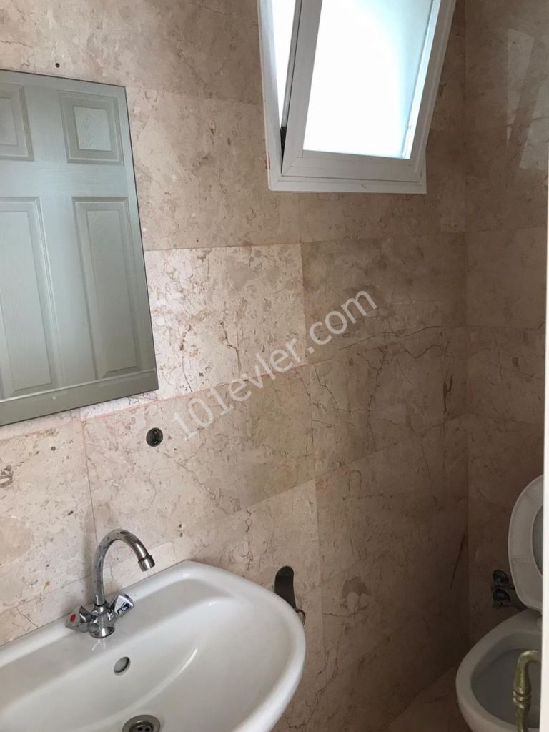 GİRNE ŞOKMAR BÖLGESİNDE 3+1 EŞYASIZ PENTHOUSE!!!