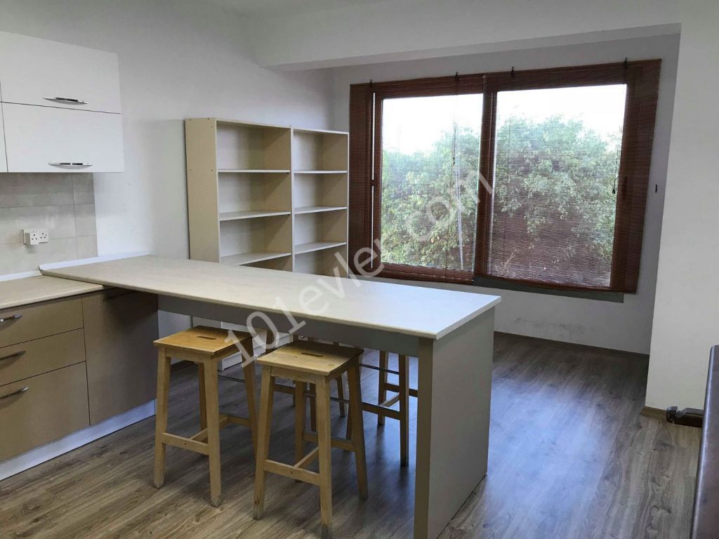 Flat To Rent in Alsancak, Kyrenia