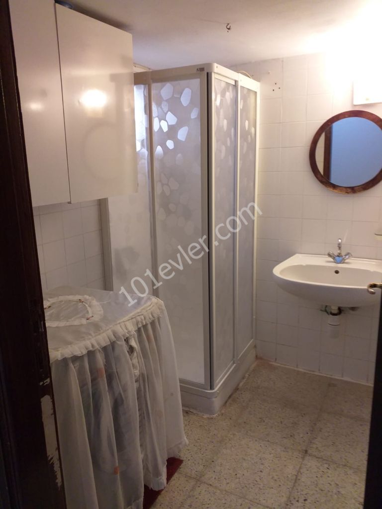 Flat To Rent in Zeytinlik, Kyrenia