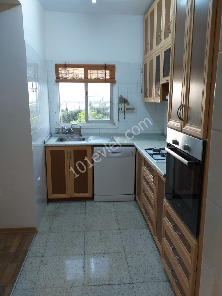 Flat To Rent in Zeytinlik, Kyrenia