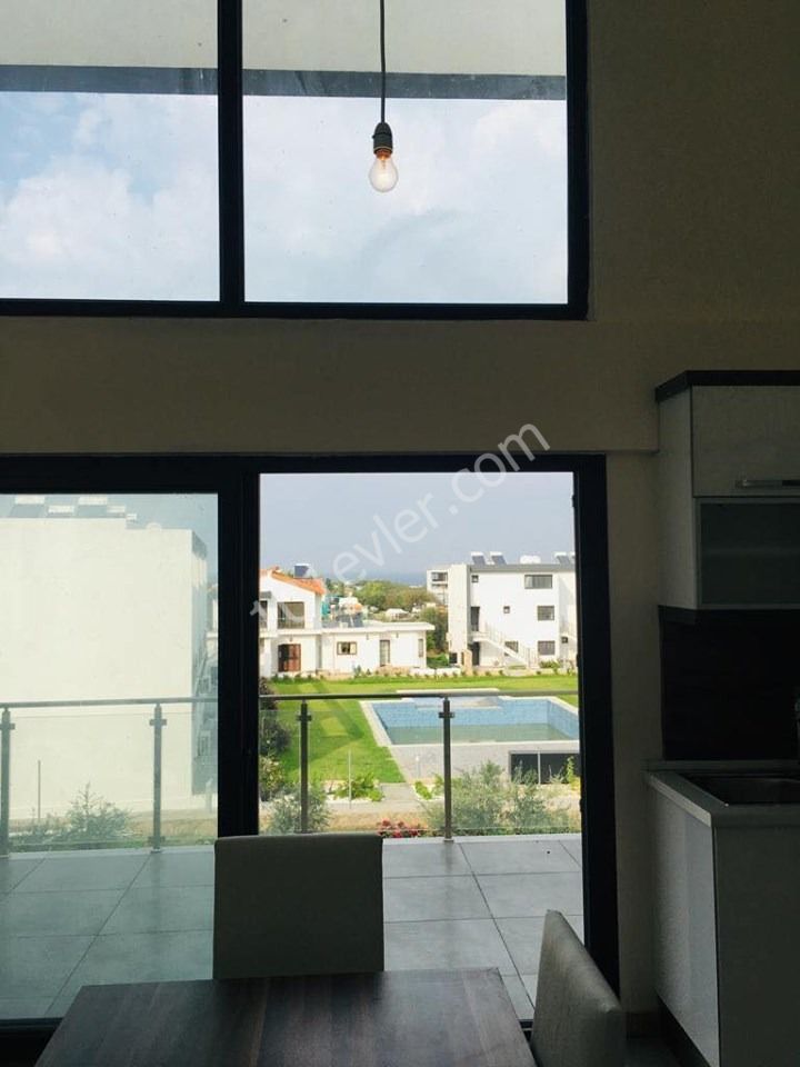 GİRNE ALSANCAK'TA HAVUZLU SİTEDE 2+1 EŞYALI LÜKS LOFT DAİRE!!!