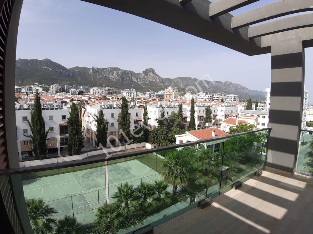 Möblierte Luxus 2+1 PENTHOUSE mit Blick auf die Berge und das Meer im Zentrum von Kyrenia!!! ** 