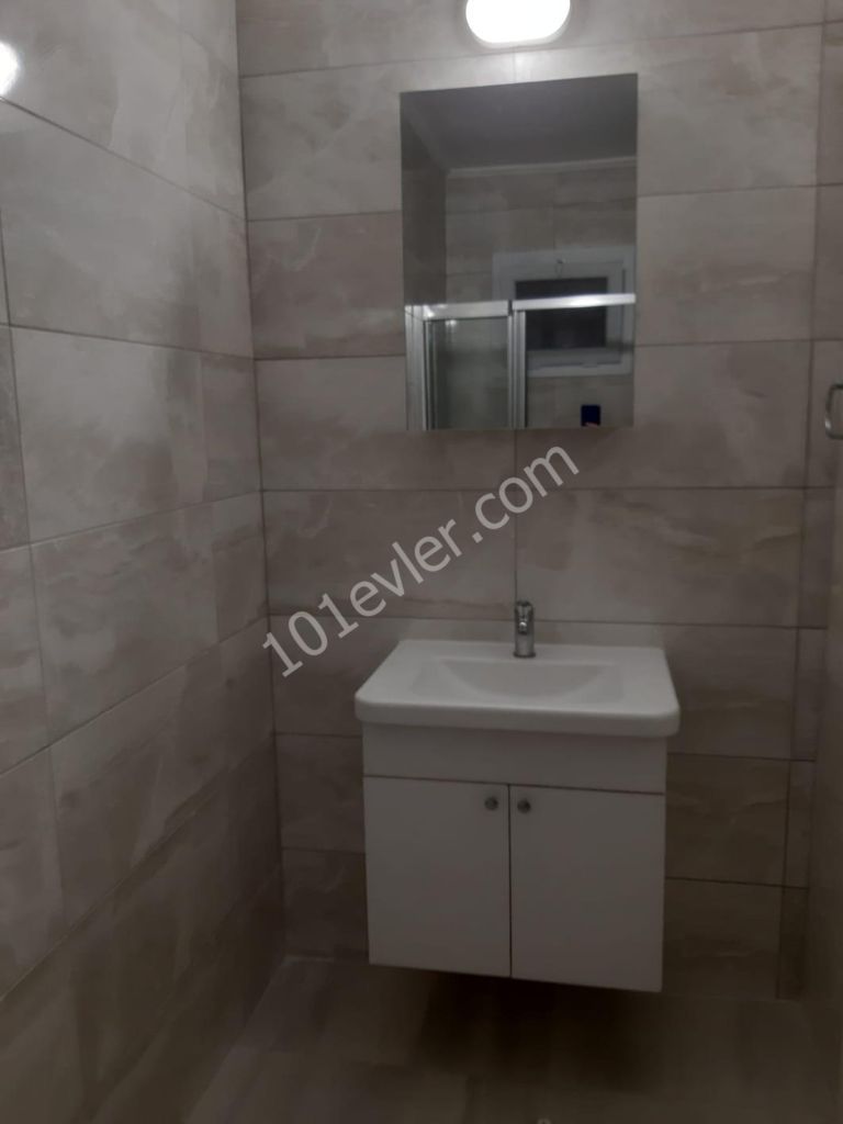 GİRNE MERKEZ'DE DAĞ ve DENİZ MANZARALI, EŞYALI LÜKS 2+1 PENTHOUSE!!!