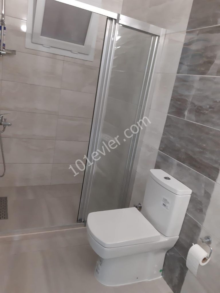 GİRNE MERKEZ'DE DAĞ ve DENİZ MANZARALI, EŞYALI LÜKS 2+1 PENTHOUSE!!!