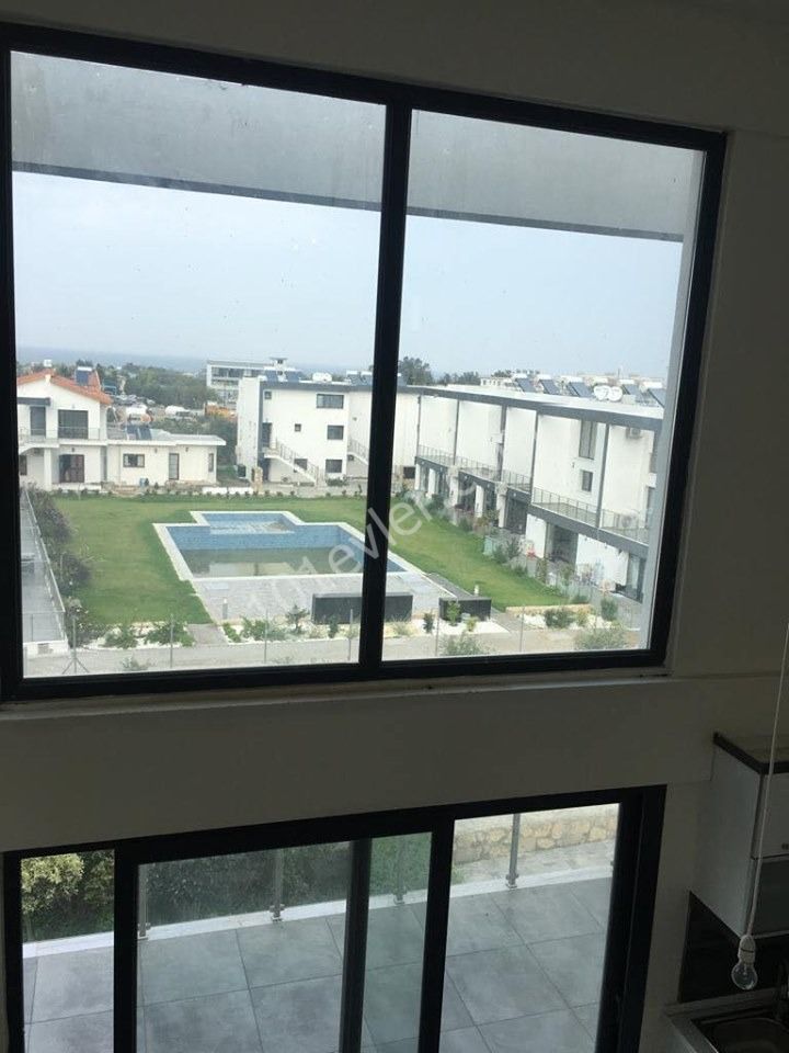 ALSANCAK'TA ATAKARA MARKET YAKININDA HAVUZLU SİTEDE 1+1 EŞYALI LOFT DAİRE!!!