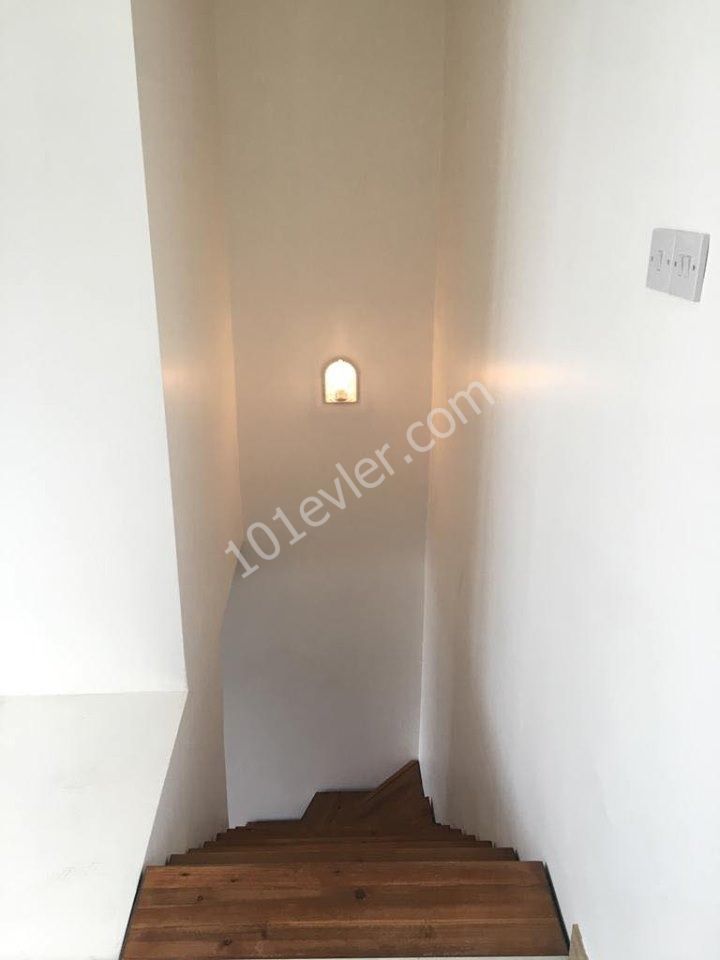 Flat To Rent in Alsancak, Kyrenia