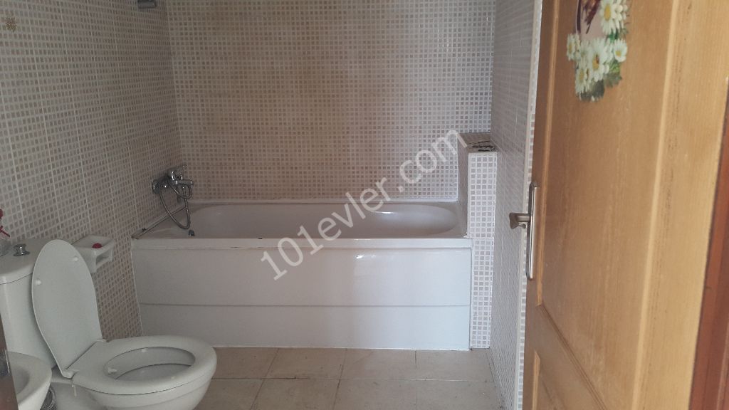 Flat To Rent in Girne Merkez, Kyrenia