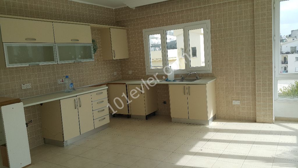 Flat To Rent in Girne Merkez, Kyrenia