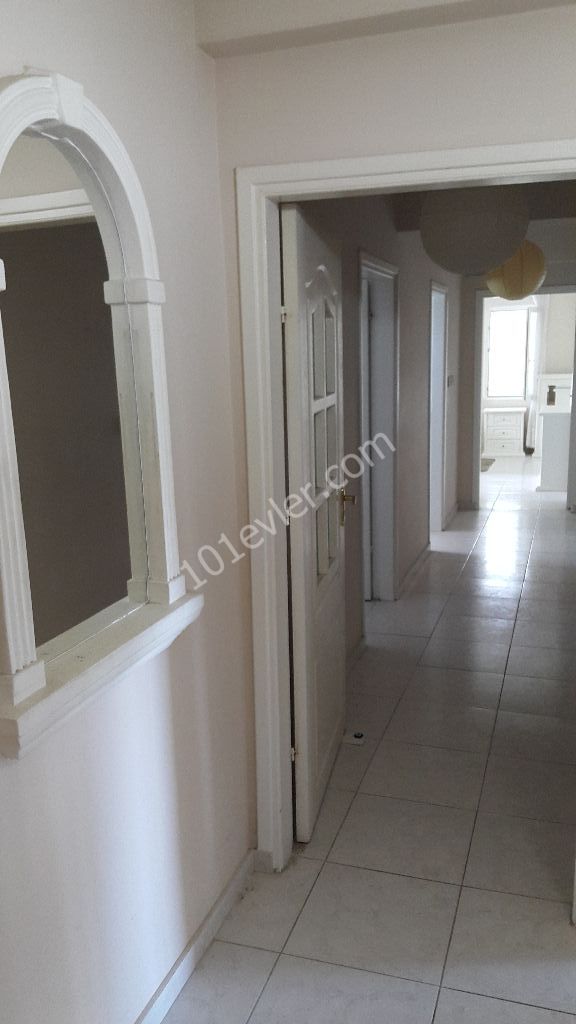 GİRNE ŞOKMAR MARKET KARŞISINDA 3+1 220m2 FULL EŞYALI  DAİRE!!!