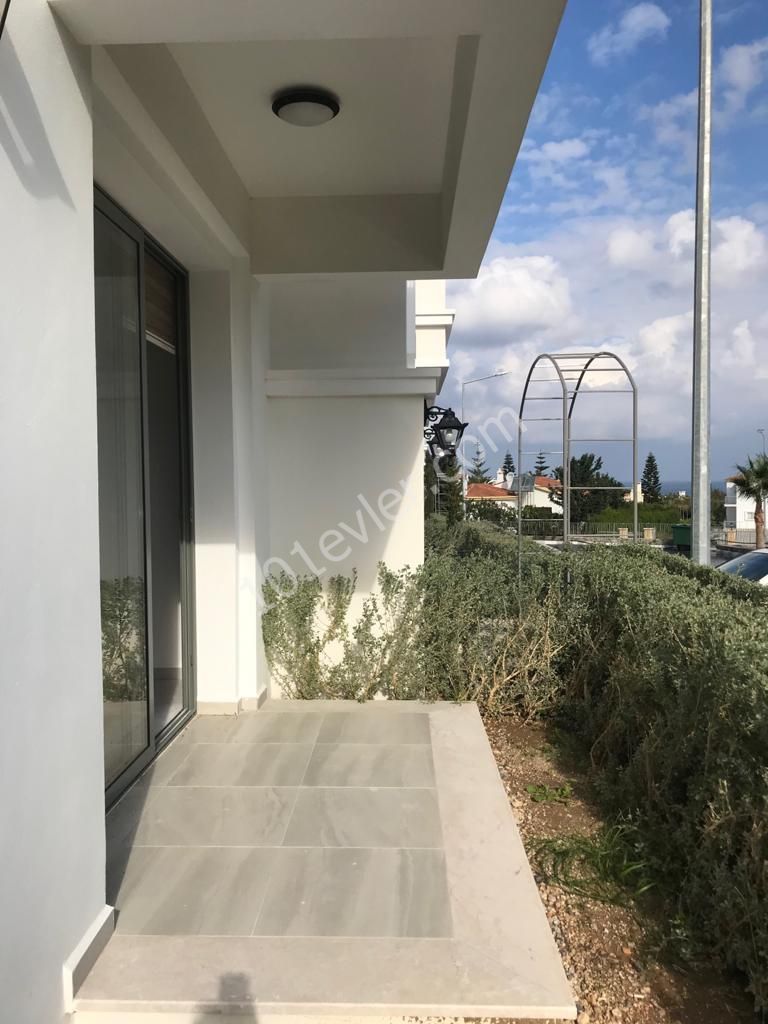 KIBRIS TOWN HOUSES'DA ZEMİN KATTA EŞYALI 1+1 DAİRE!