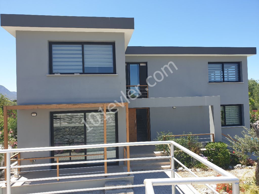 FULL FURNISHED LUXURY 4+ 1 VILLA WITH PRIVATE POOL IN KYRENIA ÇATALKÖY!!! ** 