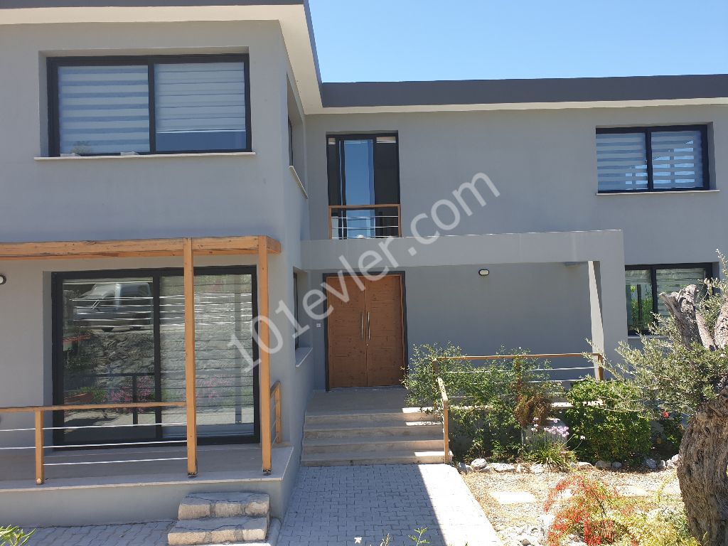 FULL FURNISHED LUXURY 4+ 1 VILLA WITH PRIVATE POOL IN KYRENIA ÇATALKÖY!!! ** 