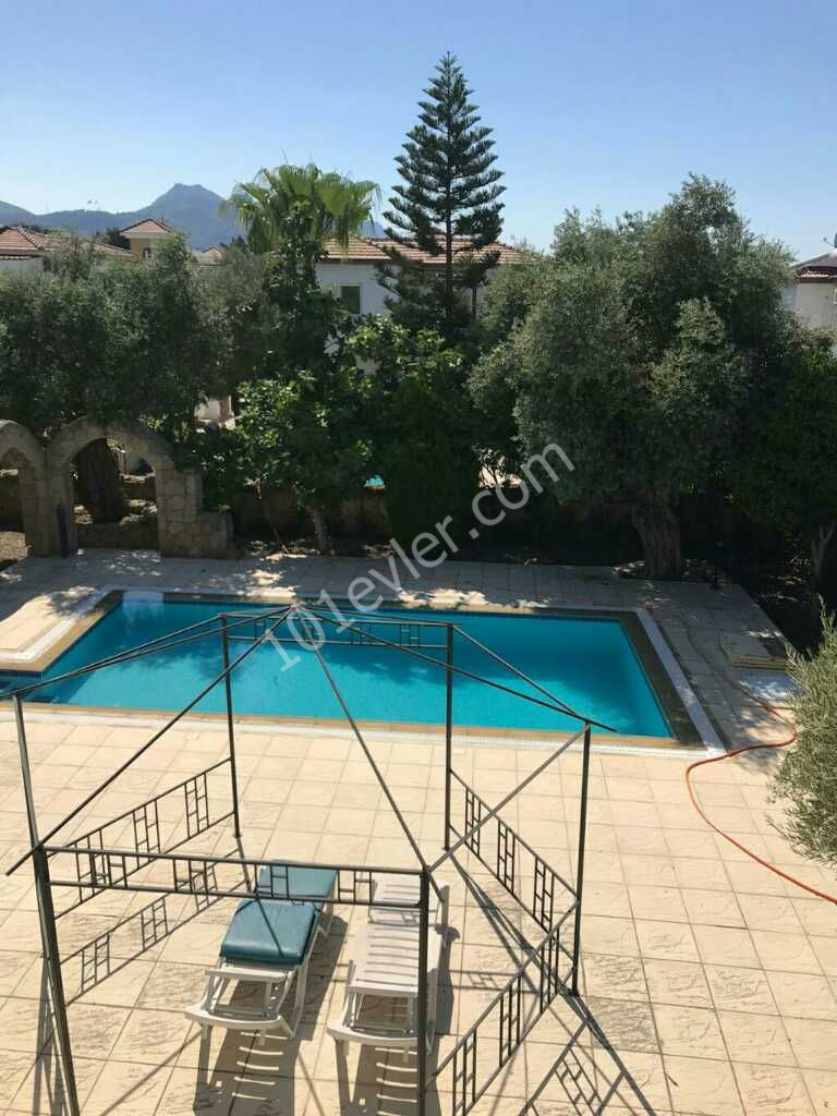 VOLL MÖBLIERTE 3 + 1 VILLA MIT PRIVATEM POOL IN CHATALKÖY CRATOS! ** 