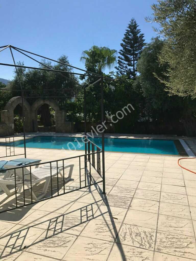 VOLL MÖBLIERTE 3 + 1 VILLA MIT PRIVATEM POOL IN CHATALKÖY CRATOS! ** 