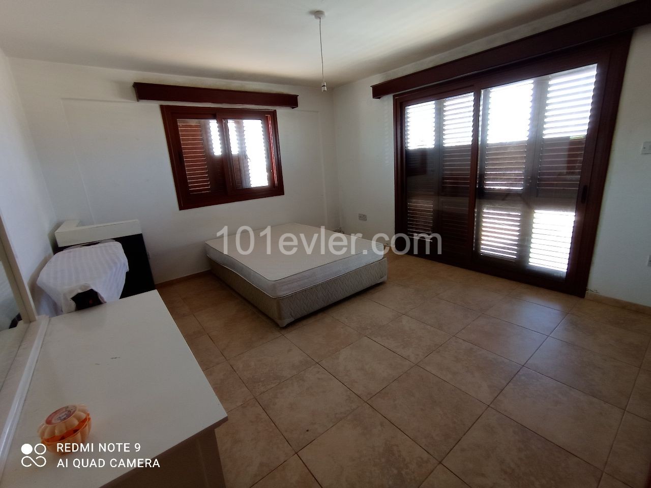 SPACIOUS 2+1 APARTMENT IN KYRENIA MERMAID DISTRICT VERY CLOSE TO THE MAIN ROAD! ** 