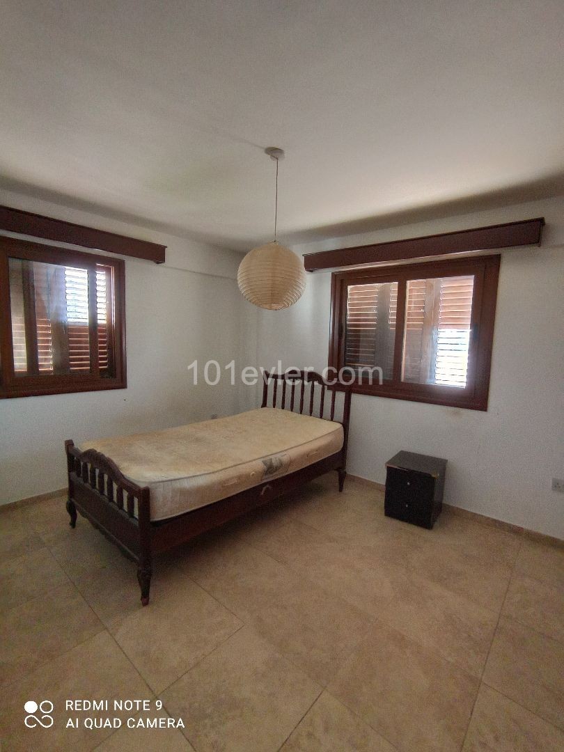 SPACIOUS 2+1 APARTMENT IN KYRENIA MERMAID DISTRICT VERY CLOSE TO THE MAIN ROAD! ** 