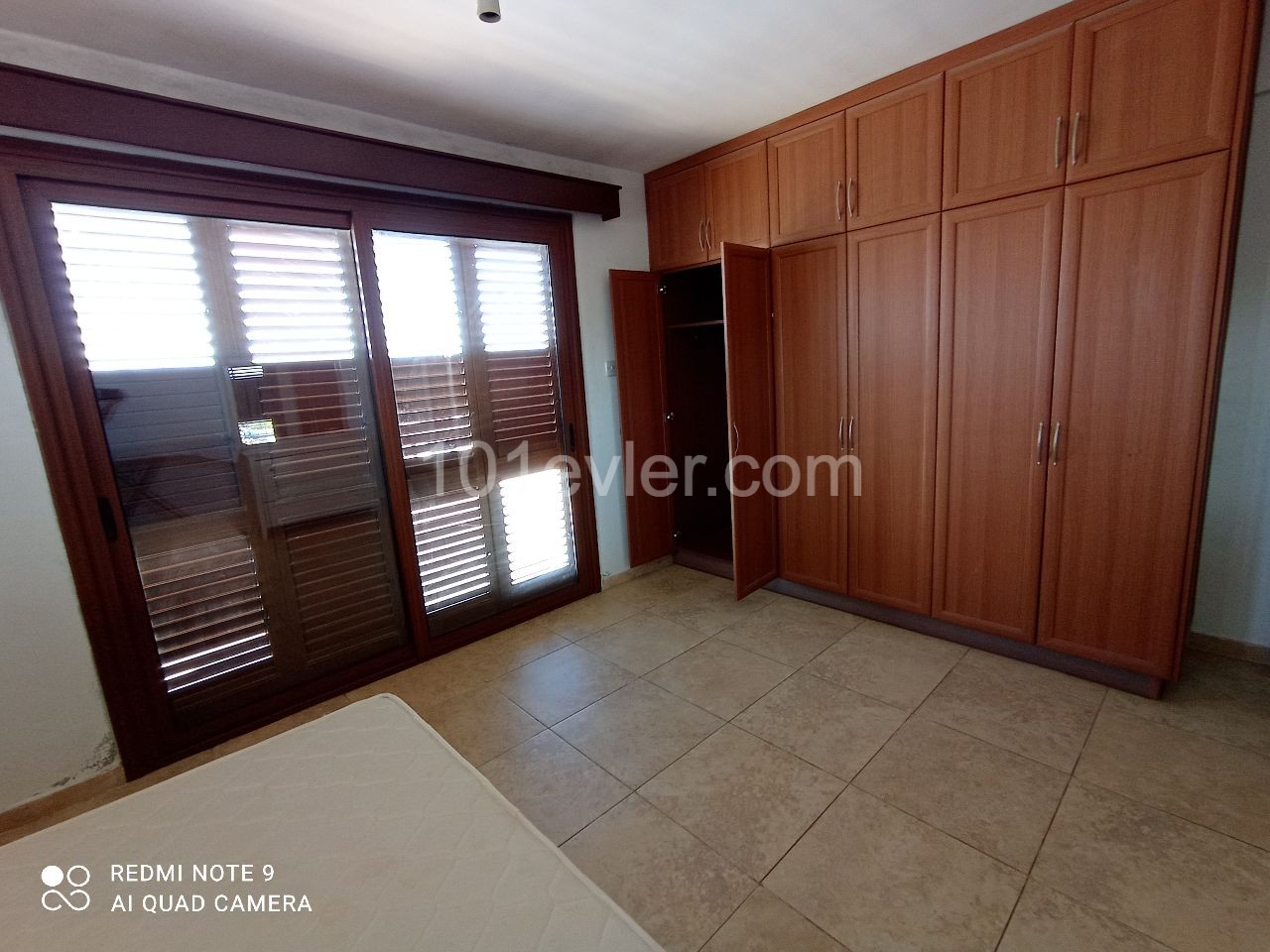 SPACIOUS 2+1 APARTMENT IN KYRENIA MERMAID DISTRICT VERY CLOSE TO THE MAIN ROAD! ** 