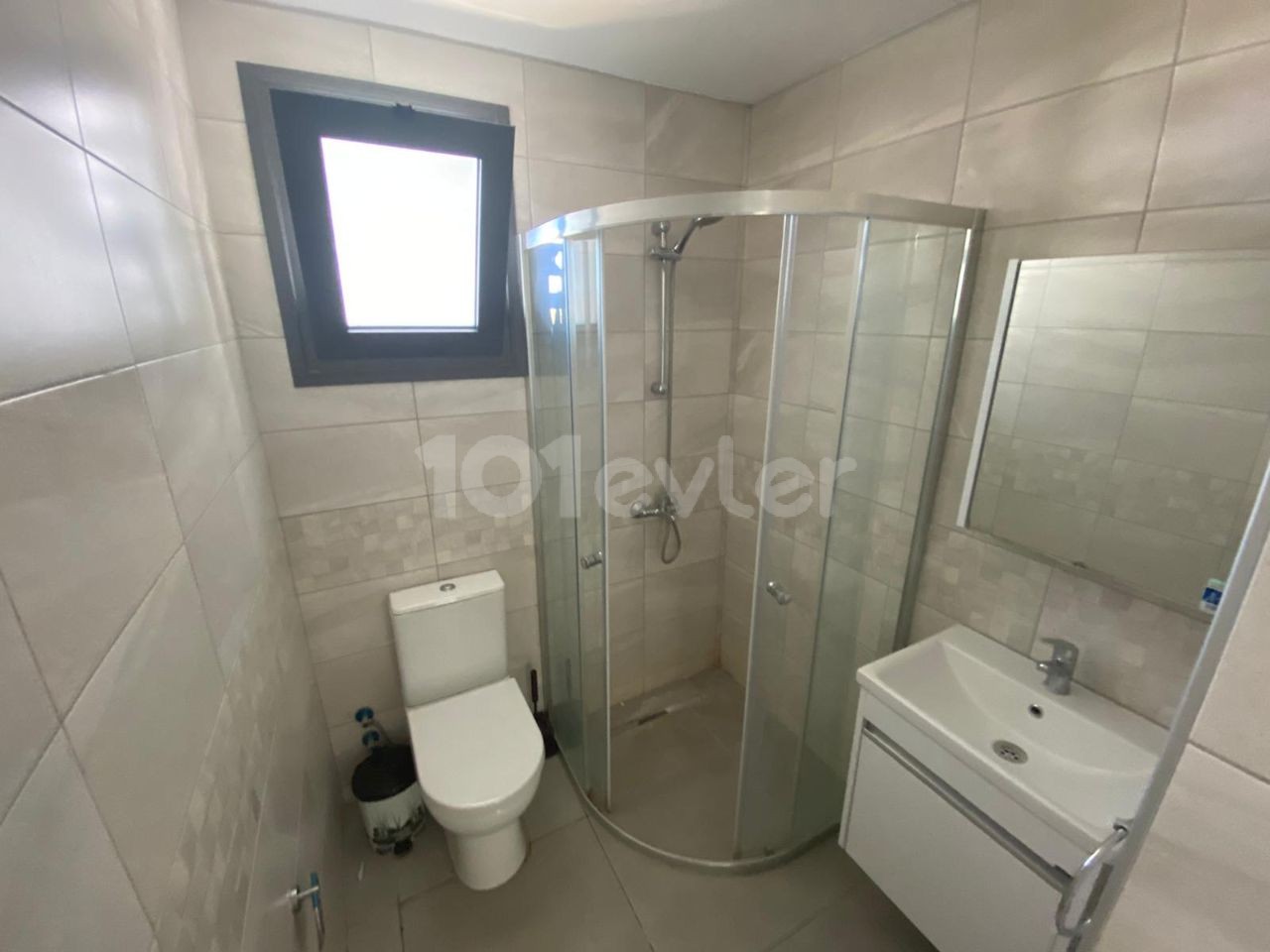 LEFKOŞA DEREBOYU IŞIKLARI YAKININDA 2+1 FULL EŞYALI LÜKS DAİRE