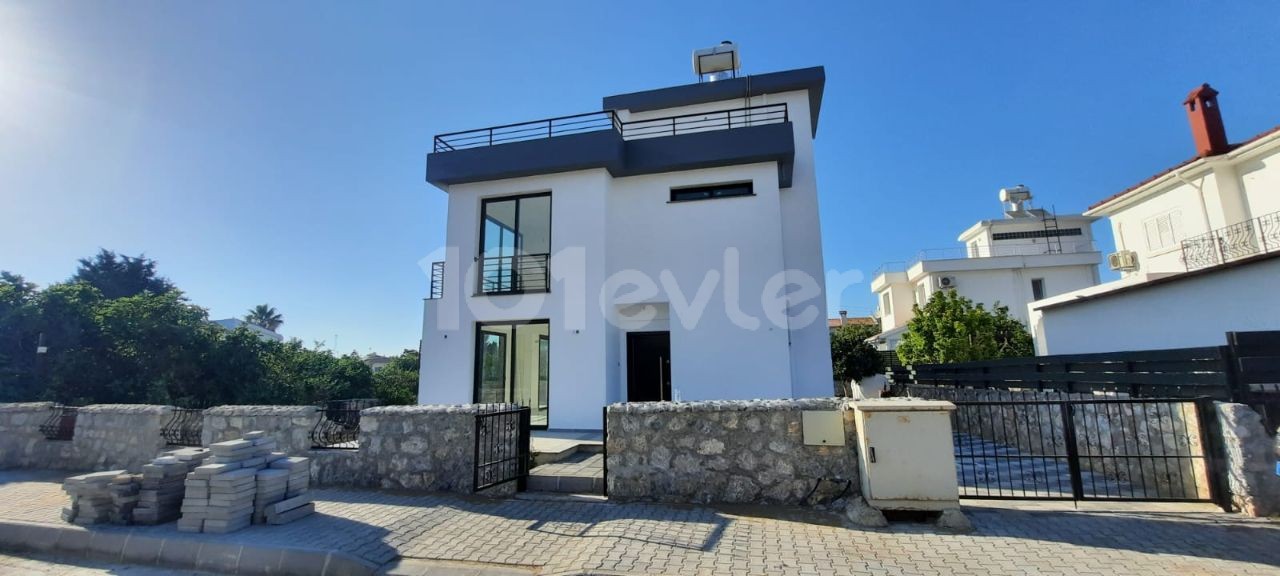 NEU FERTIGGESTELLTE 3+1 FREISTEHENDE VILLA IN OZANKÖY ** 