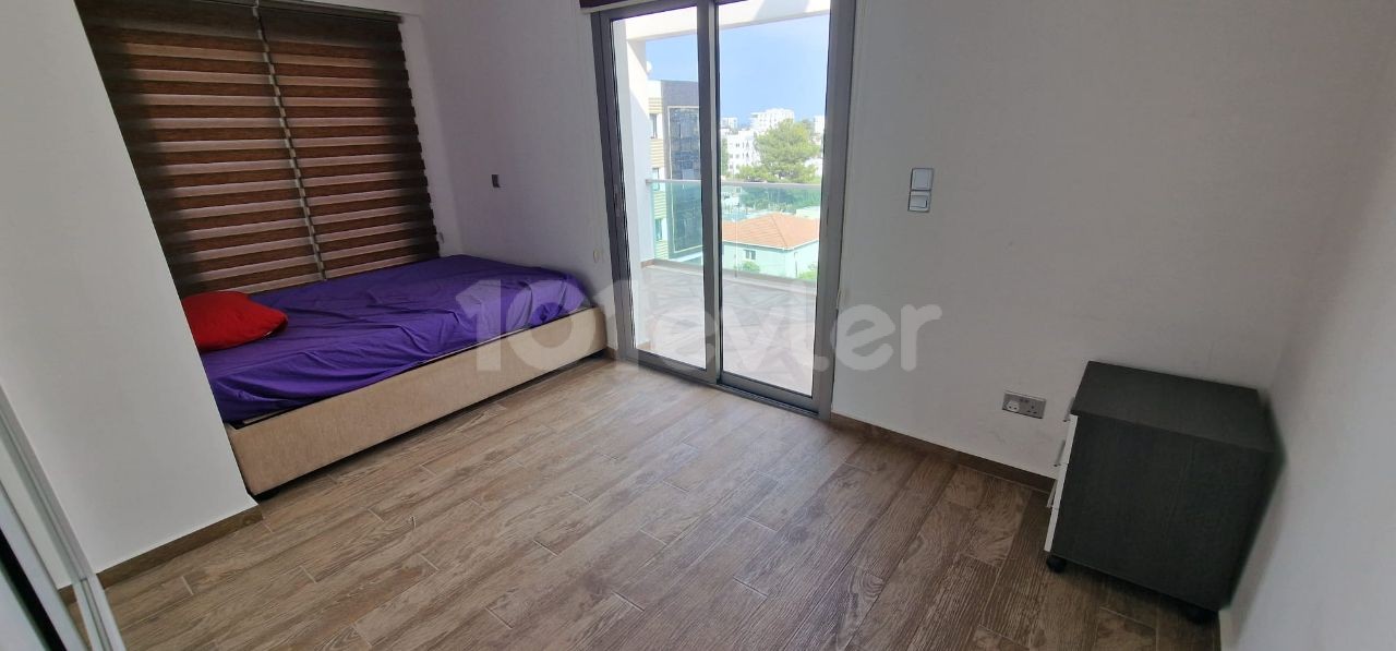 GİRNE MERKEZDE MÜKEMMEL KONUMDA 2+1 EŞYALI PENTHOUSE