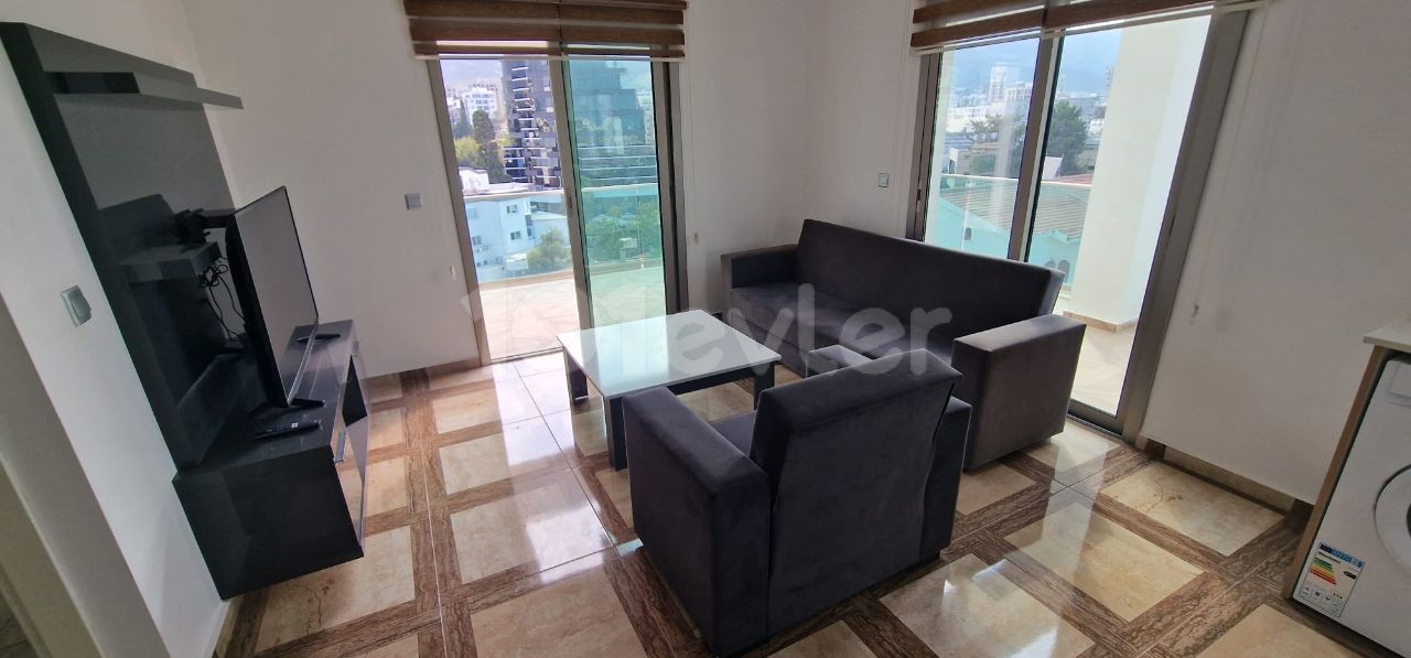 GİRNE MERKEZDE MÜKEMMEL KONUMDA 2+1 EŞYALI PENTHOUSE