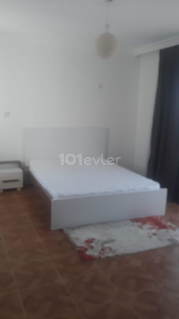 Alsancak 170 m2 Zu vermieten ** 