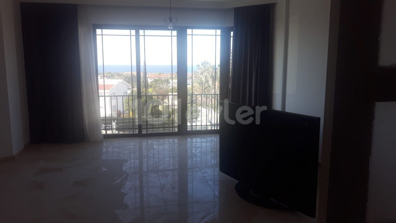 Alsancak 170 m2 Zu vermieten ** 