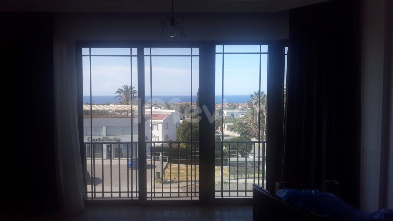 Alsancak 170 m2 Zu vermieten ** 