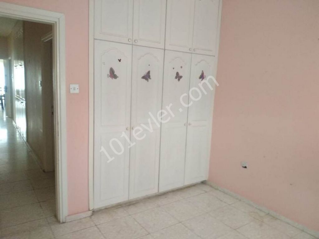 yakin 20 Temmuz Stadyum Girne Merkezde 3+1 kiralık daire