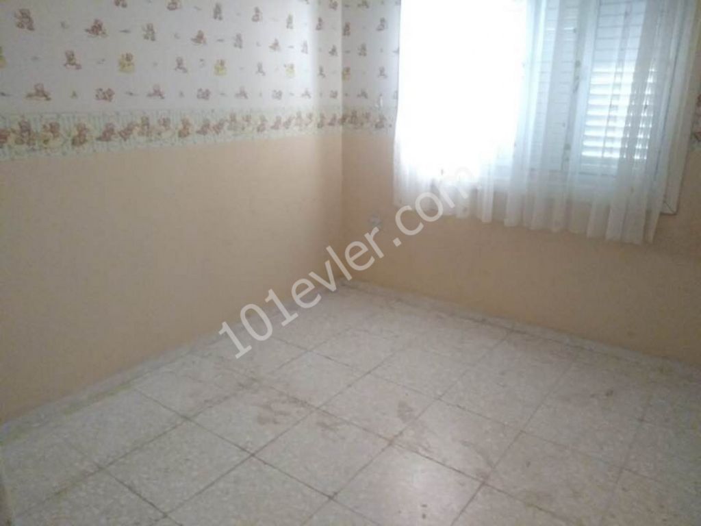 yakin 20 Temmuz Stadyum Girne Merkezde 3+1 kiralık daire