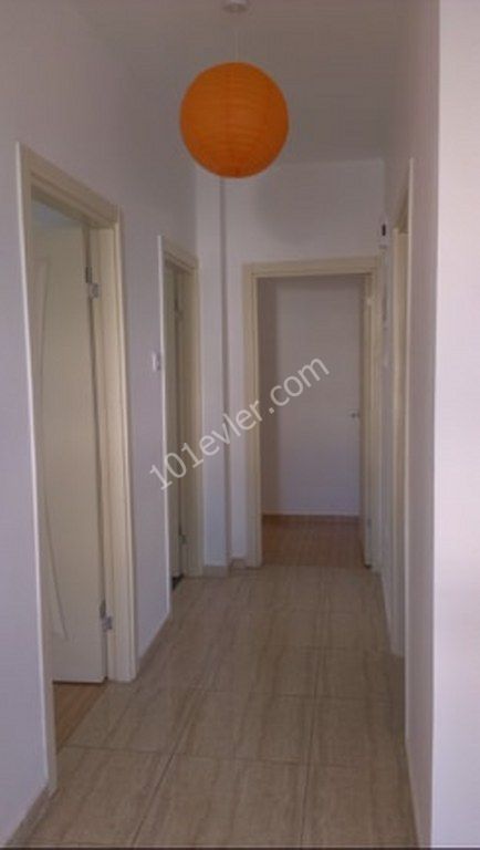 Lapta Yuruyus Road Kyrenia 3 + 1 Wohnung zu verkaufen ** 