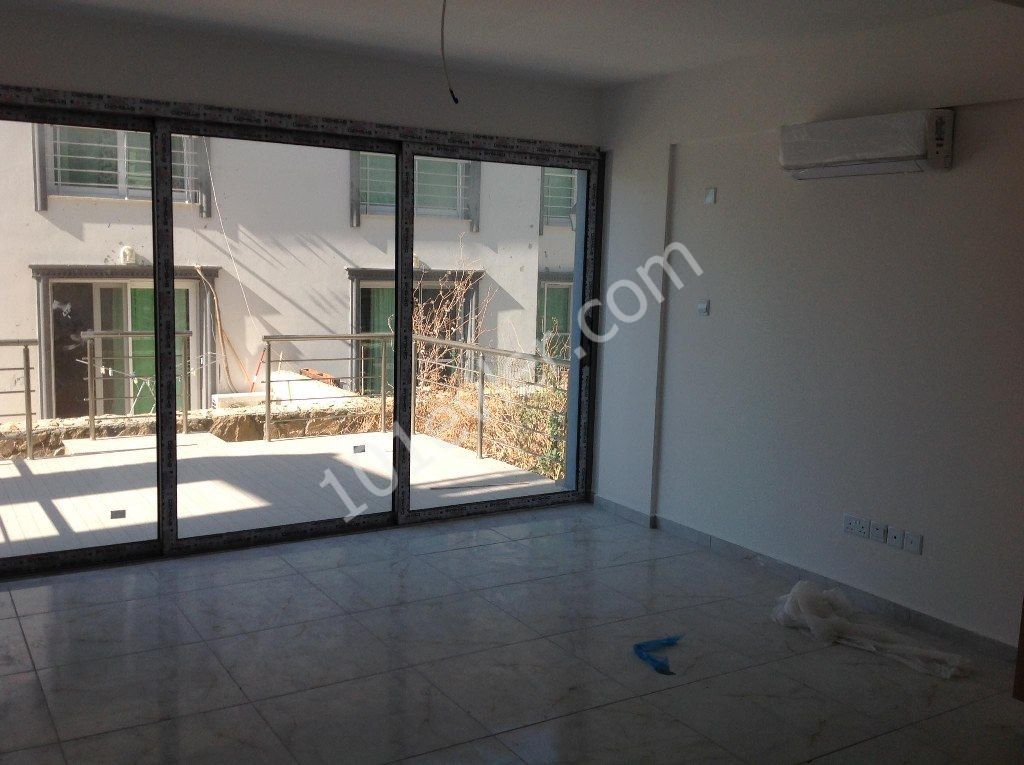 Adorable 3 Bedroom and 2 Kitchen Triple ① Villa zum Verkauf Lage Karaoglanoglu Kyrenia ** 