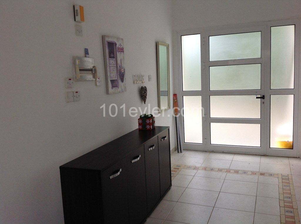 Ölpumpe Yakin Alsancak Kyrenia 3 + 1 villa zur Miete ** 