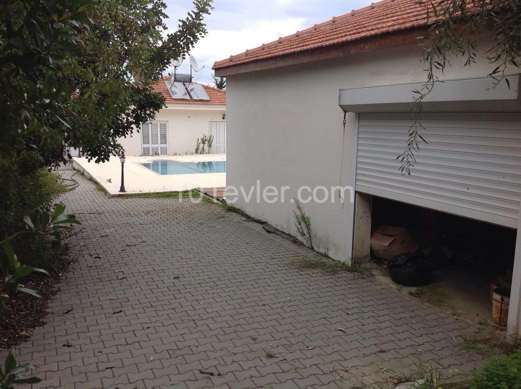 Ölpumpe Yakin Alsancak Kyrenia 3 + 1 villa zur Miete ** 