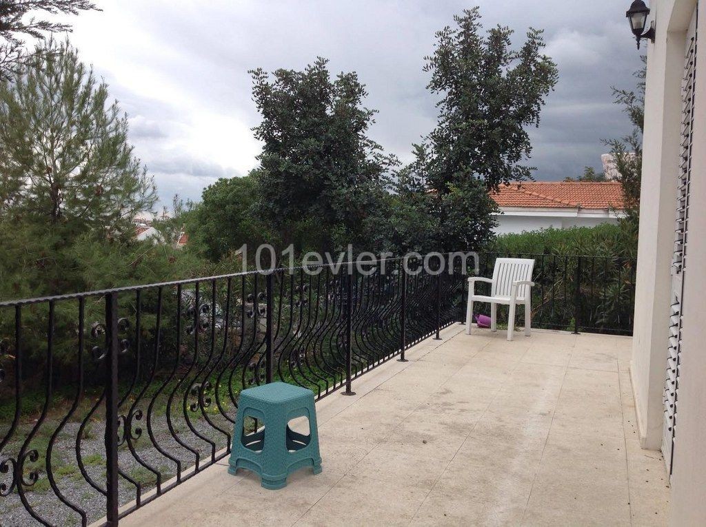 Ölpumpe Yakin Alsancak Kyrenia 3 + 1 villa zur Miete ** 