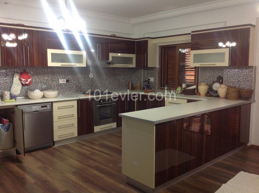 Nice 3 Bedroom Villa For Rent location Near Cratos Hotel Girne (Diana Beach 5 minutes walking distance)