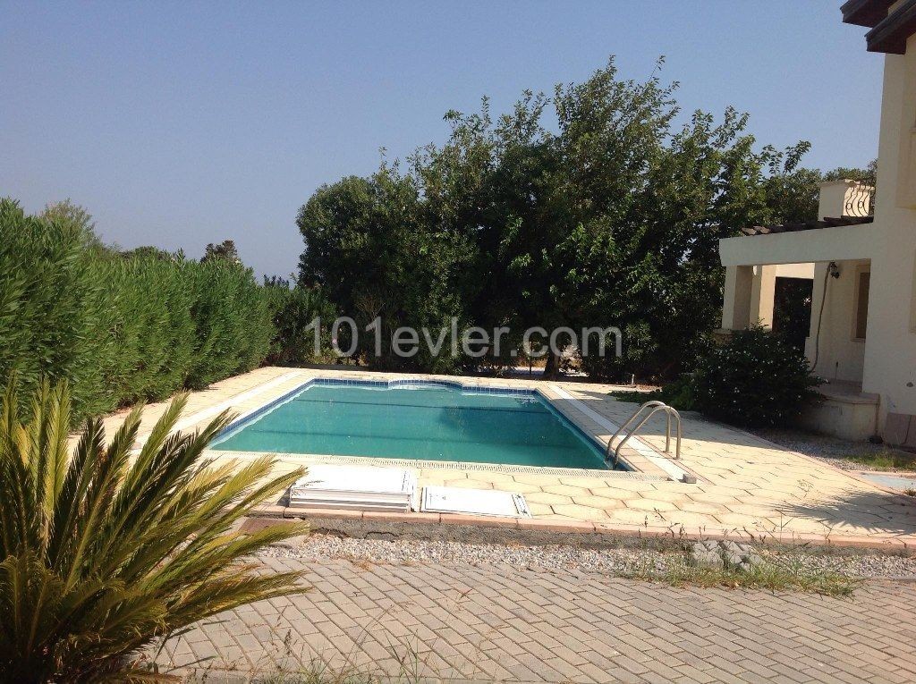 3 Bedroom Villa For Rent Location Alsancak Girne (private swimming pool)